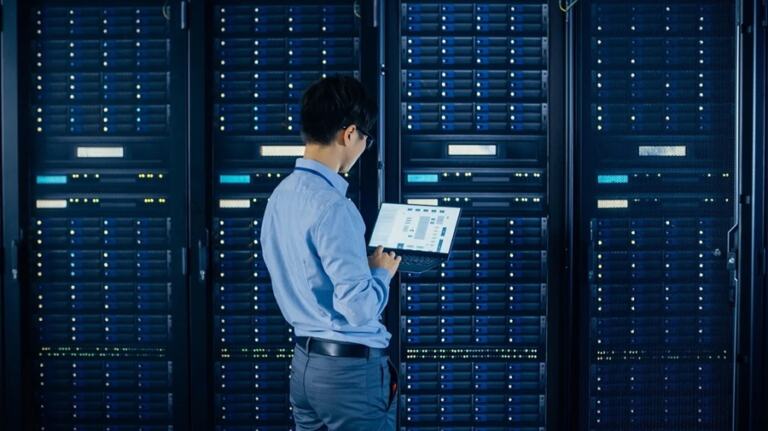 Data Center como servicio dotado con IA y Regulador de Tensión de Línea Compacto, las innovaciones de Hitachi