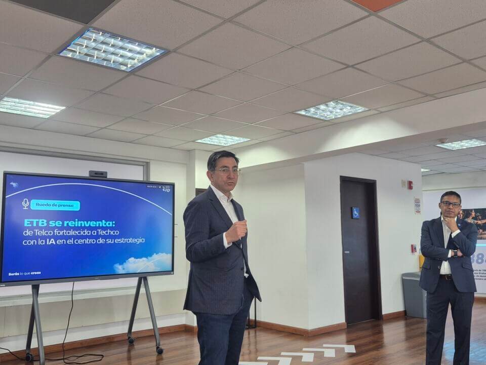 Diego Molano y Fabián Villalobos comparten detalles sobre el uso de Inteligencia Artificial en el proceso de transformación de ETB hacia una techco.