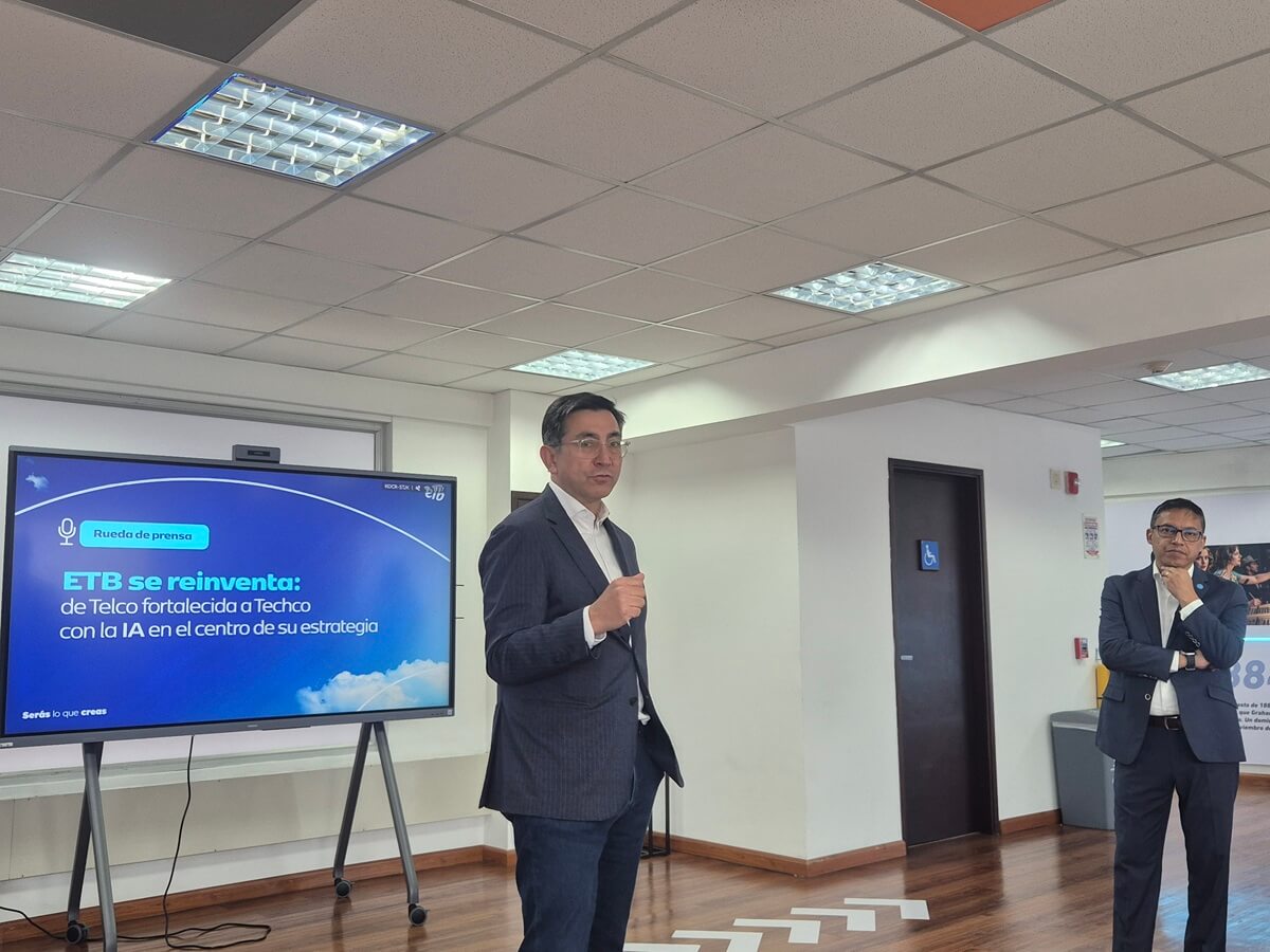 Diego Molano y Fabián Villalobos comparten detalles sobre el uso de Inteligencia Artificial en el proceso de transformación de ETB hacia una techco.