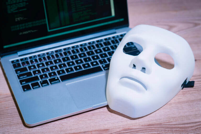 Robo de Identidad: Guía para proteger su empresa de pérdidas millonarias y ataques de IA.
