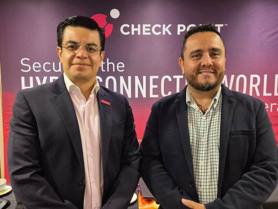 Francis Robayo y Ángel Salazar, delinean las tendencias que marcarán la ciberseguridad en el 2026 para Check Point.