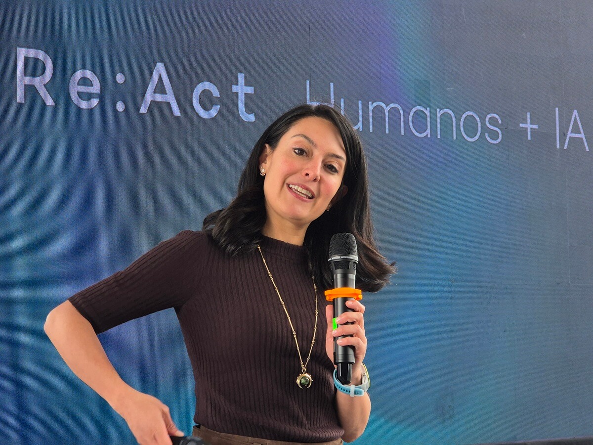 Ana Margarita Albir Sarmiento, la presidenta del ADL Digital Lab, explica el modelo híbrido de humanos y agentes de IA
