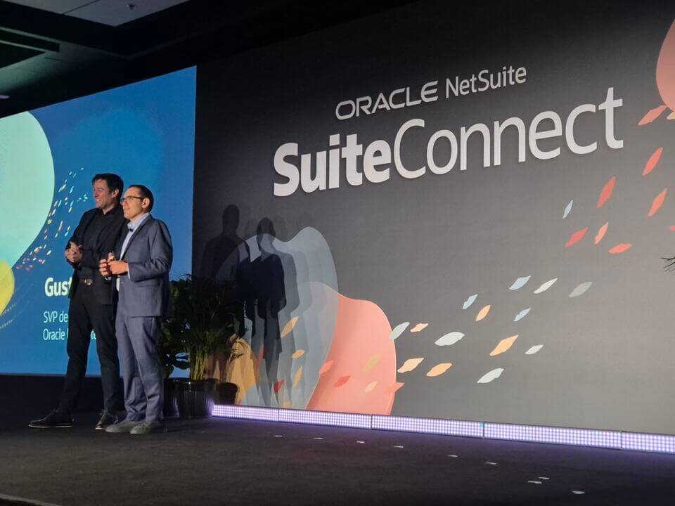 Gustavo Moussalli, vicepresidente sénior para Latinoamérica, y Germán Borromei, gerente general de Oracle Colombia, abren el SuiteConnect 2026 en Bogotá