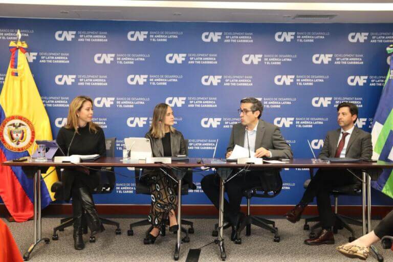 Bogotá SuperApp y CAF firman acuerdo de gobernanza digital