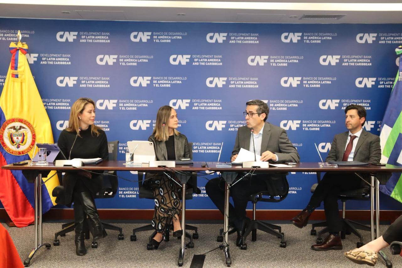 Bogotá SuperApp y CAF firman acuerdo de gobernanza digital