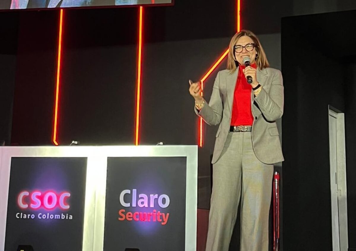 María Luisa Escolar, directora de la unidad de mercado corporativo de Claro Colombia presenta el nuevo CSOC.