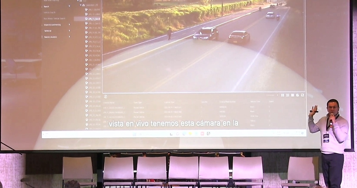 Edgart Ramírez, experto en la vertical de Gobierno de Dahua, explica el uso de la tecnología de este fabricante en Villa de Leyva