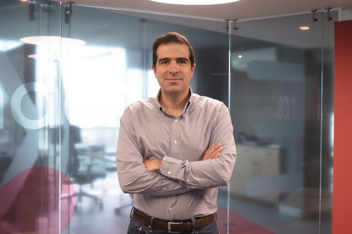 Luis Villegas, vicepresidente de Cadena explica su nuevo producto, el cdn.trust