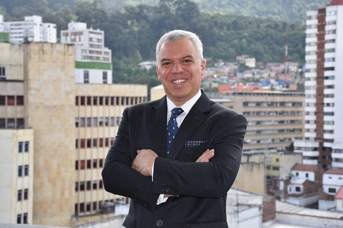 Alex Javier Blanco, CEO de LinkMax, discute la renovación de infraestructura de cables submarinos en Colombia como una necesidad estratégica