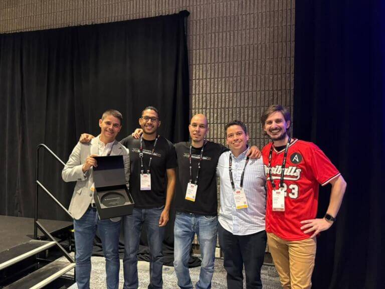 Bancolombia destacada en el Red Hat Summit 2026