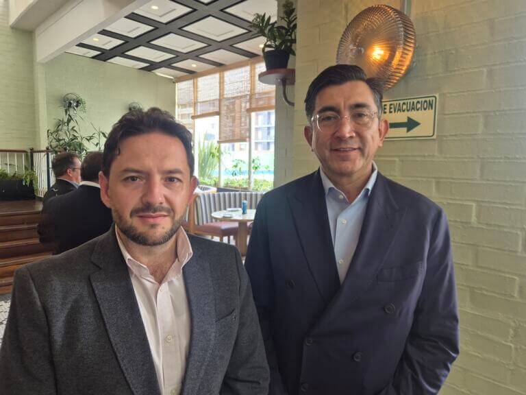Diego Molano y Daniel Llano, líderes de ETB y Directv Colombia, anunciaron los detalles de la alianza entre sus empresas
