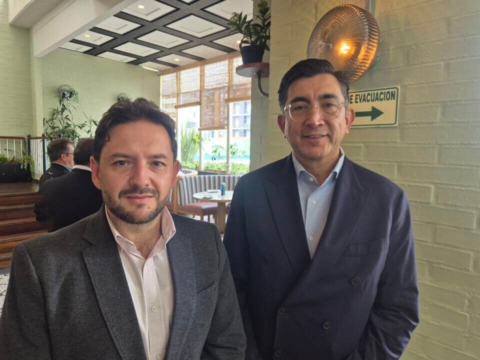 Diego Molano y Daniel Llano, líderes de ETB y Directv Colombia, anunciaron los detalles de la alianza entre sus empresas