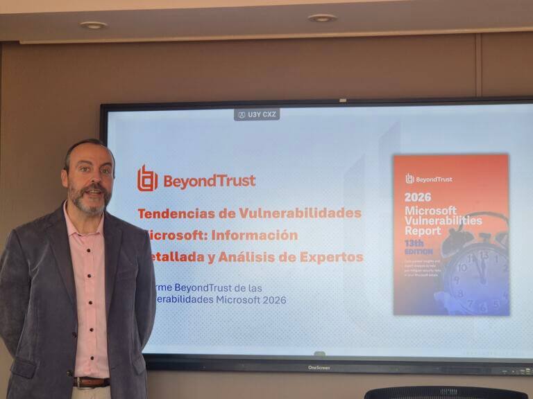 Javier Fernández Albiol, territory manager de BeyondTrust para Colombia, presentó la decimotercera edición del Microsoft Vulnerabilities Report 2026