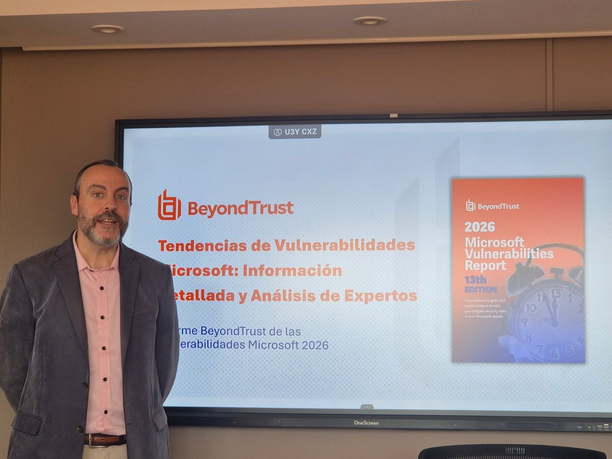 Javier Fernández Albiol, territory manager de BeyondTrust para Colombia, presentó la decimotercera edición del Microsoft Vulnerabilities Report 2026
