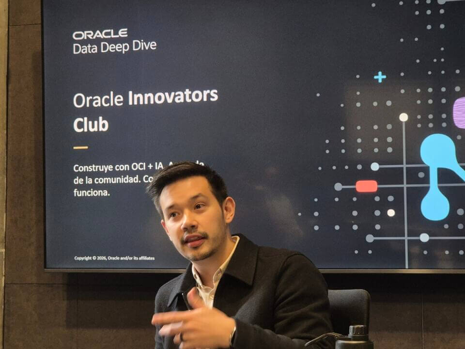 Lucas Leung, director de marketing de producto para América Latina en Oracle Cloud en medio de la primera edición del Oracle Data Deep Dive en Colombia.