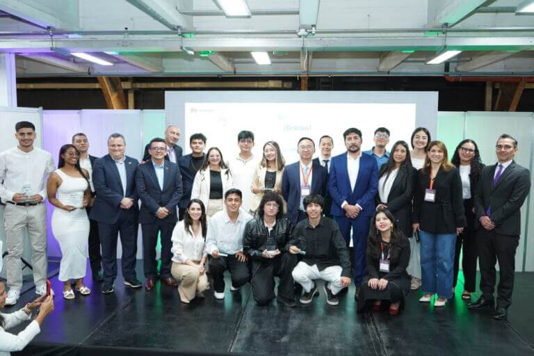 Universitarios colombianos clasifican a fase regional de Huawei