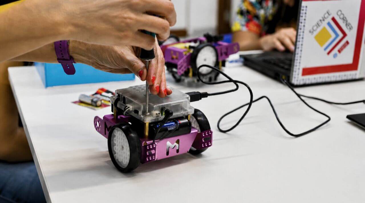 programación para niñas y adolescentes en Colombia