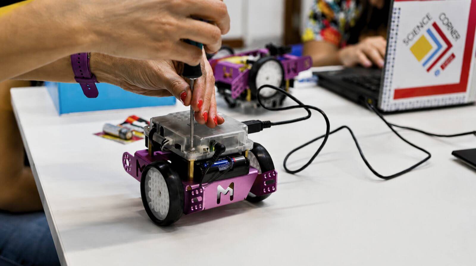 programación para niñas y adolescentes en Colombia